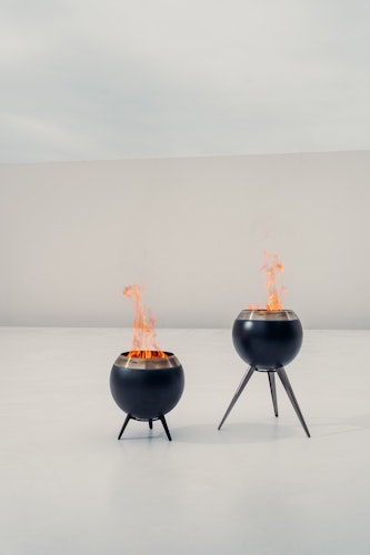 höfats MOON 45 Feuerschale mit hohem Fuß
