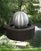 Gardenforma Wasserspiel mit Edelstahl-Kugel 35 cm, Rattanumrandung, Pumpe und LEDBild