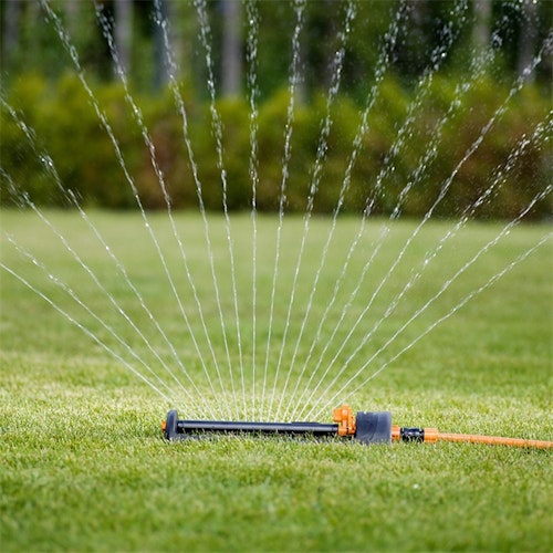 Fiskars Wassersparender Sprinkler mit Metalfuß 1023661