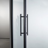 Flexo Stoßgriffpaar schwarz rund 400 mm für Loft-Drehtüren Flexo Stoßgriffpaar schwarz rund 400 mm für Loft-DrehtürenZubehörbild