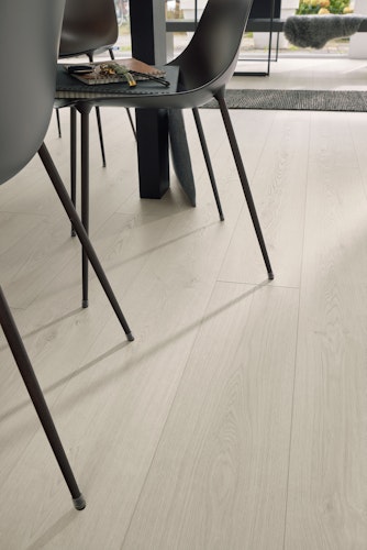 HANDMUSTER MEISTER Designboden MeisterDesign. next DL 500 S 7124 Eiche mountain white Porensynchron-Struktur Bild