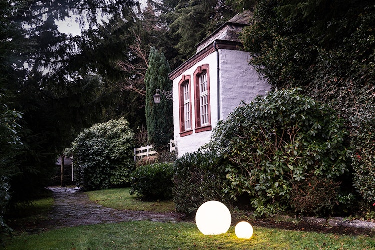 8 seasons design LED-Kugelleuchte Shining Globe (WW), verschiedene Größen und Farben