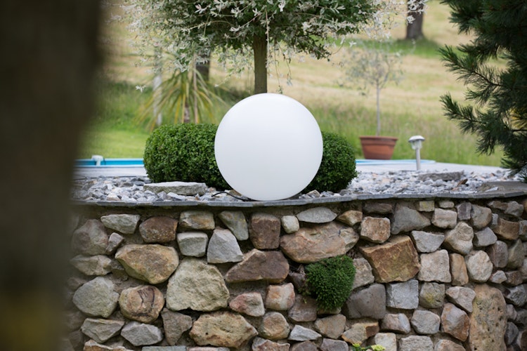 8 seasons design LED-Kugelleuchte Shining Globe (WW), verschiedene Größen und Farben