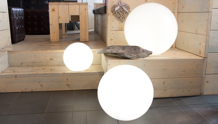 8 seasons design LED-Kugelleuchte Shining Globe (WW), verschiedene Größen und Farben