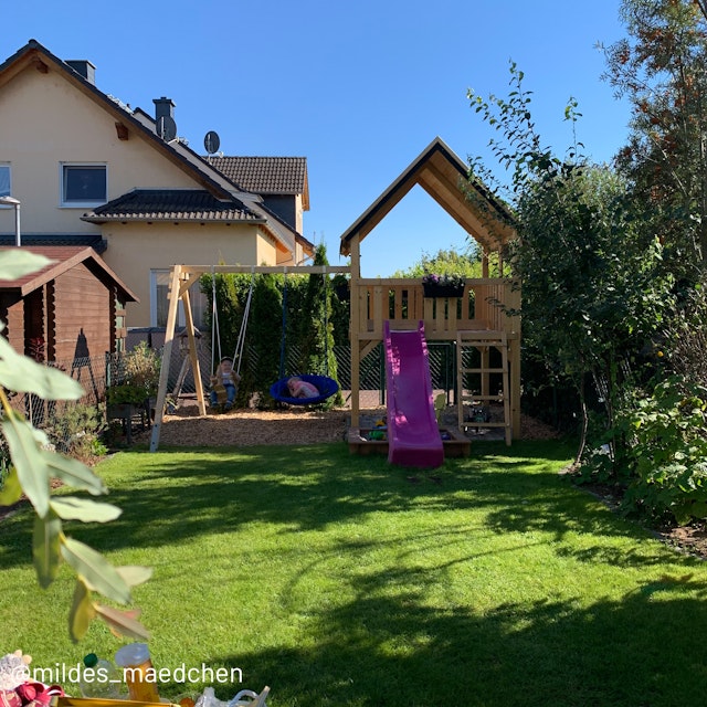 Von einem Kunden aufgenommenes Foto von Akubi Kinderspielturm Luis inkl. Wellenrutsche und Doppelschaukelanbau (Set B) inkl. gratis Zubehörset