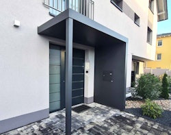 Gutta Rechteckvordach BS Plus XL 250 mit Pfosten, Seitenteil & Briefkasten (neues Modell)