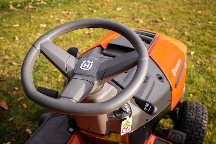 Husqvarna Rasentraktor TC 138
