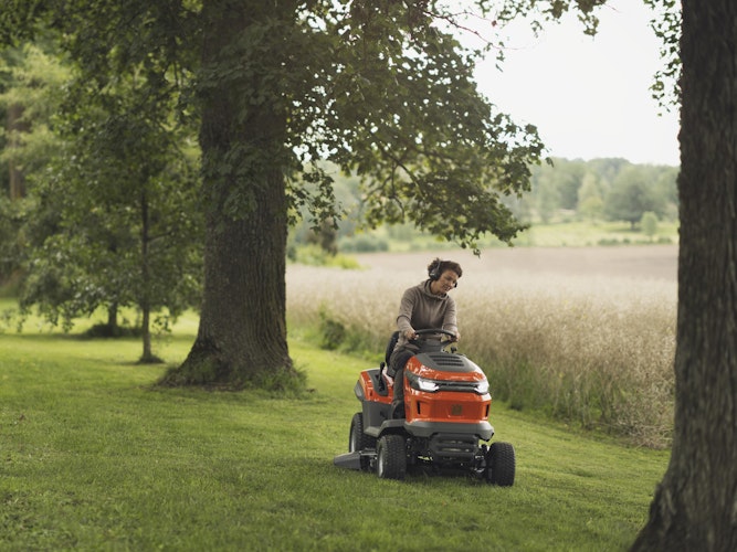 Husqvarna Rasentraktor TS 215T mit Seitenauswurf Bild