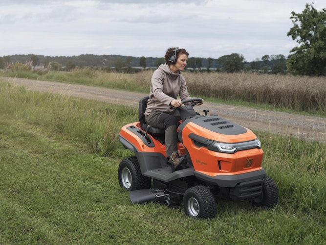 Husqvarna Rasentraktor TS 215T mit Seitenauswurf Bild