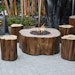 Gardenforma Sitzgruppen -Set: Gas Feuerstelle Manchester aus Faserbeton in Baumstammoptik, redwood & 4x HockerBild