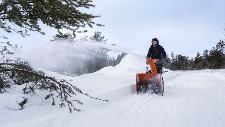 Husqvarna Schneefräse ST 124 Bild