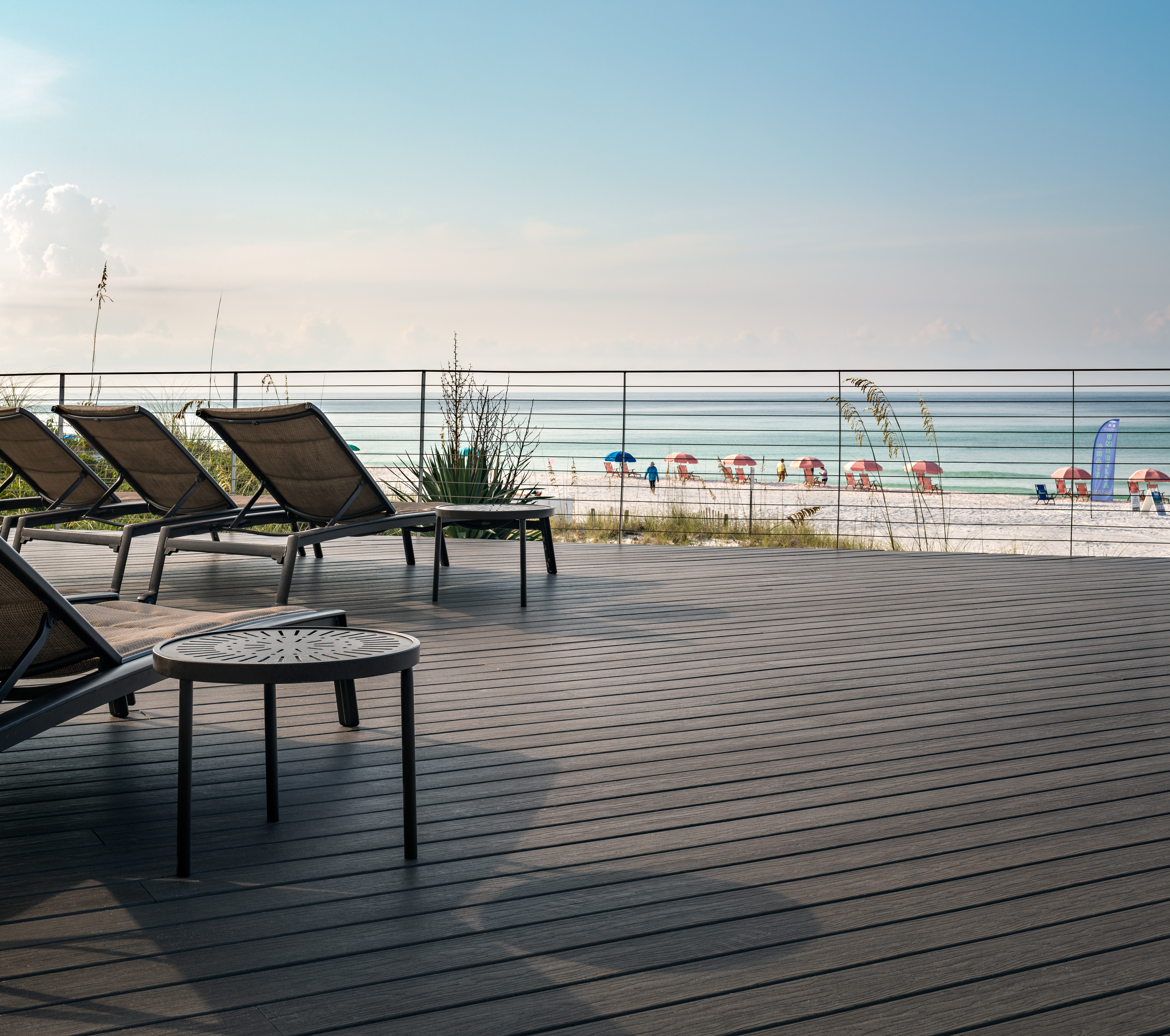 Vorschaubild Galerie MoistureShield® Terrassendiele VISION CoolDeck Cathedral Stone - 488 cm