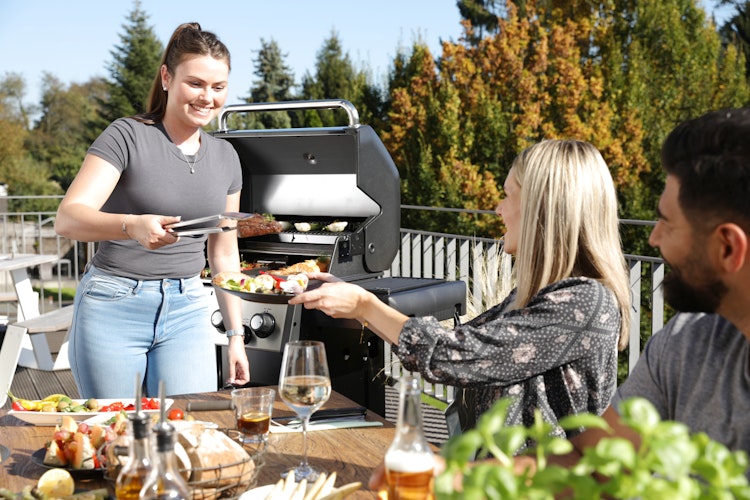 Broil King Gasgrill CROWN 490 inkl. Schutzhülle, Gussplatte und Grillzange Bild