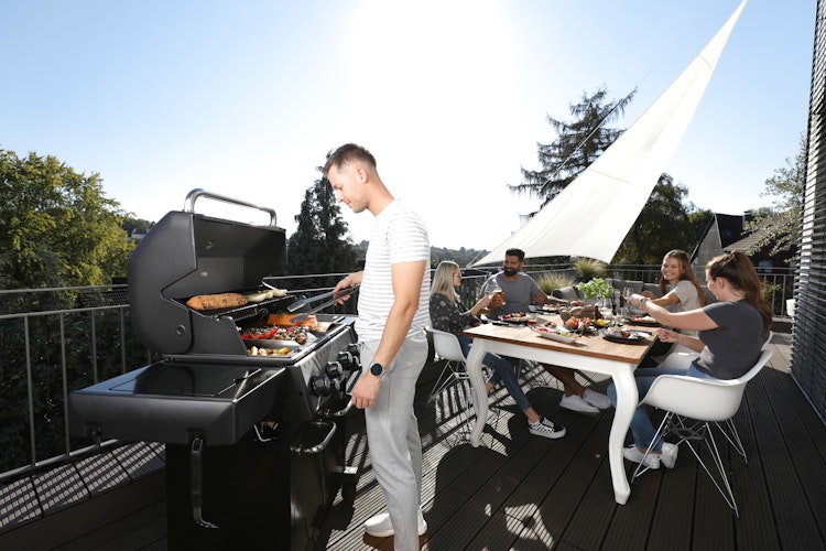 Broil King Gasgrill CROWN 490 inkl. Schutzhülle, Gussplatte und Grillzange Bild