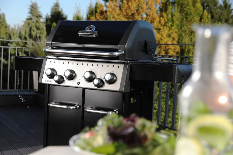 Broil King Gasgrill CROWN 490 inkl. Schutzhülle, Gussplatte und Grillzange Bild