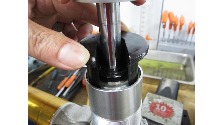 Bikeservice Montagewerkzeug Dichtung am Stoßdämpfer 50 mm