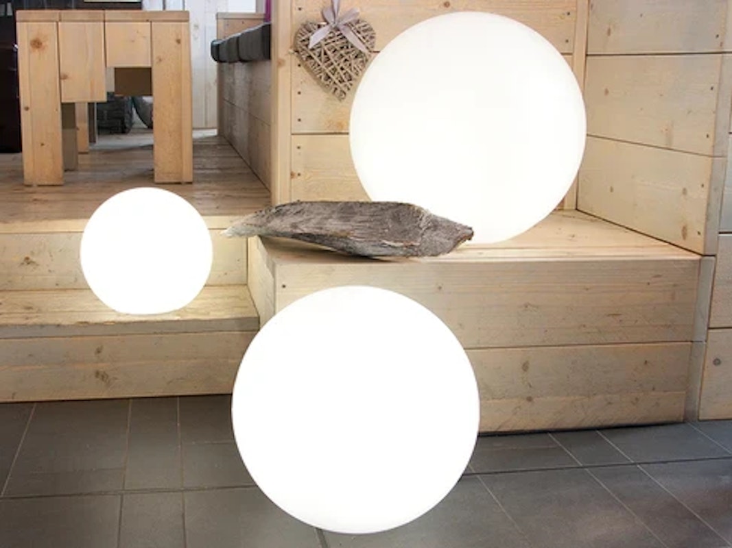 8 seasons design LED-Kugelleuchte Shining Globe (WW), verschiedene Größen und Farben 