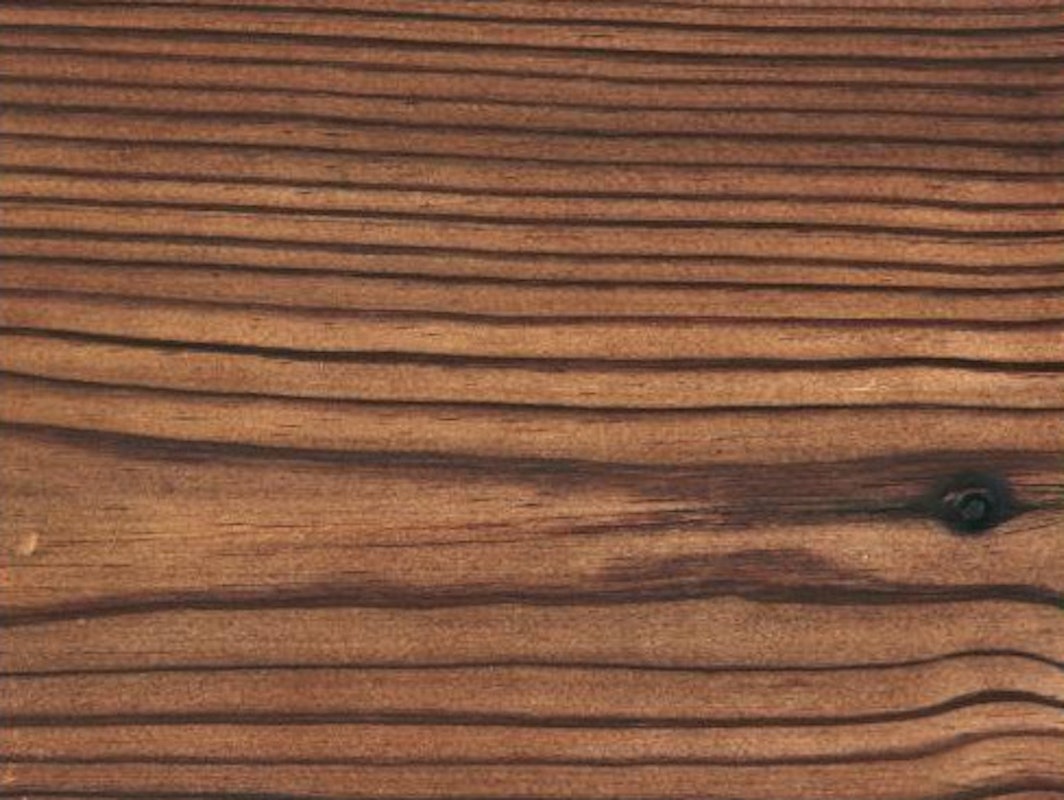 Holzstruktur von Terrassenbodendielen aus thermisch behandeltem Kiefernholz