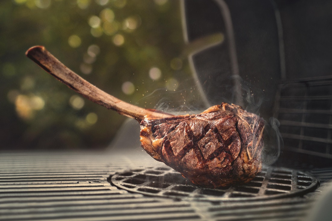 Mit der dem GBS-Einsatz aus Gusseisen über der Sear Zone machen Sie das perfekte Branding auf ihr Steak