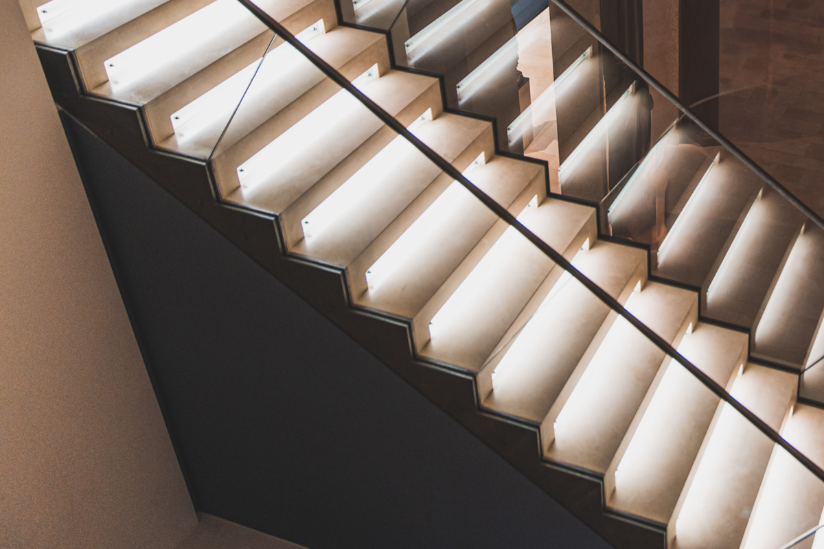 Led Beleuchtung Treppen sind mit Led Streifen beleuchtet