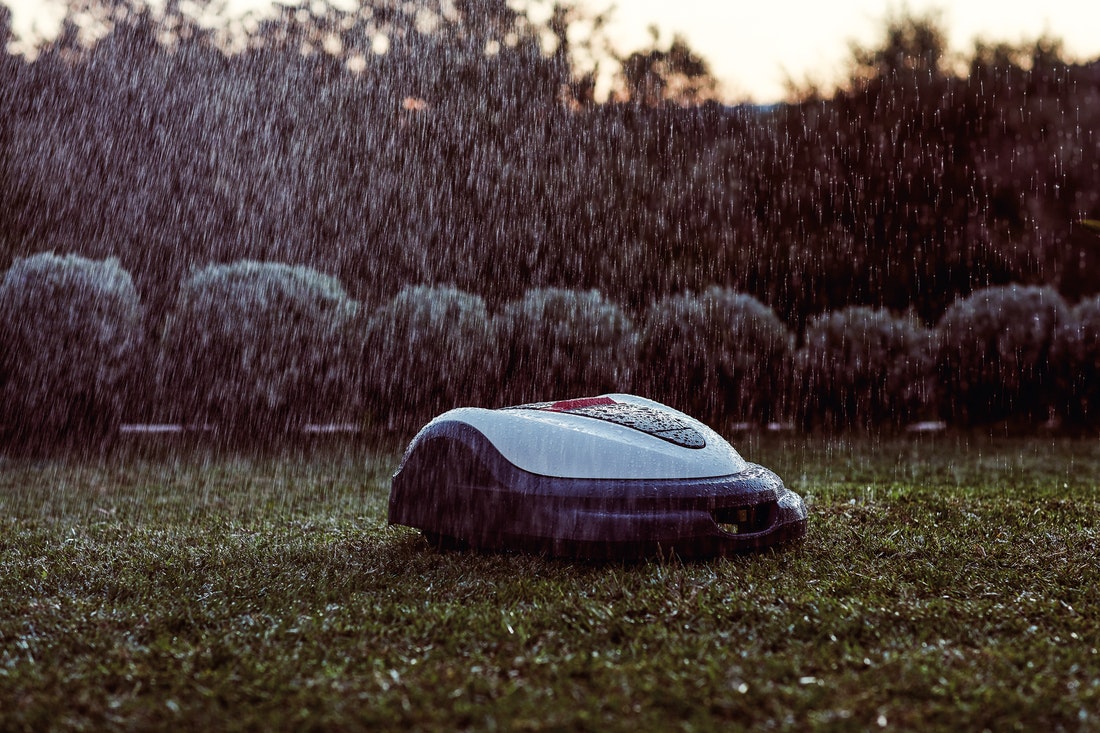 Honda Miimo Rasenmähroboter im Regen