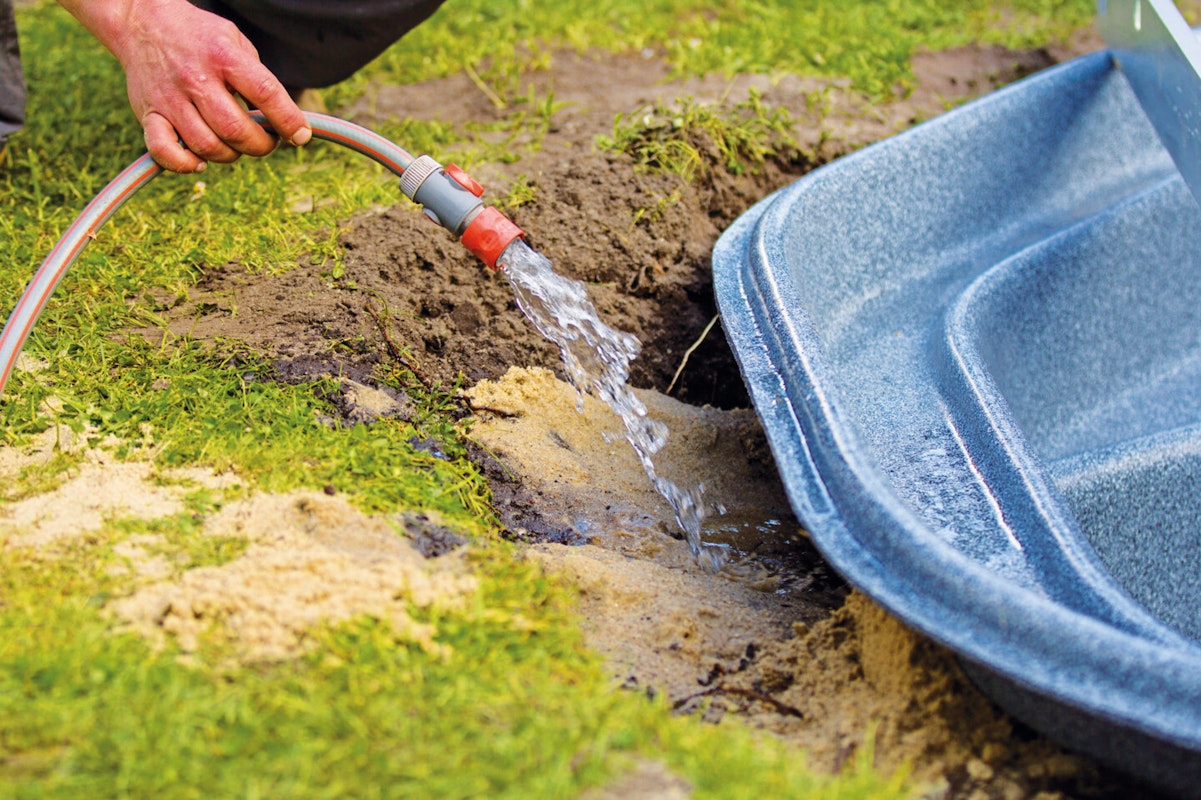 Hohlräume füllen und Spannungen mit Wasser ausgleichen Hohlräume füllen und Spannungen mit Wasser ausgleichen