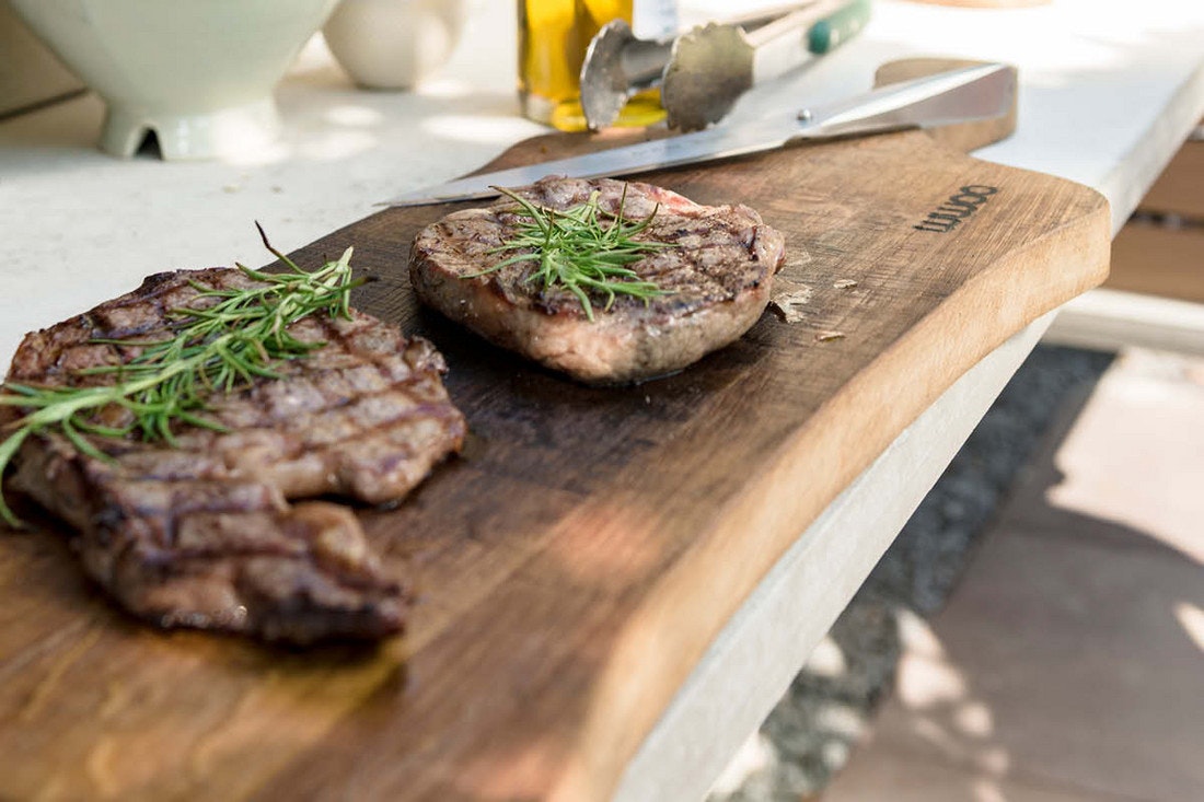 Grillgut in der Küche vorbereiten? Ja, in der Außenküche!