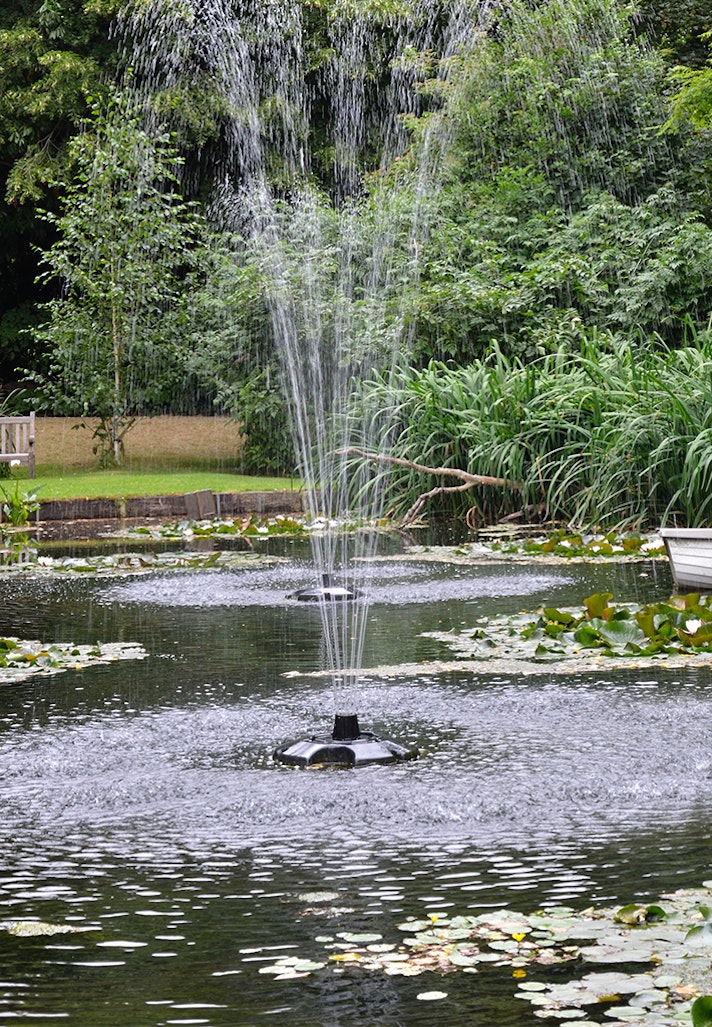 Pumpe für Wasserspiel, Wasserfall und Fontäne finden Sliderbild