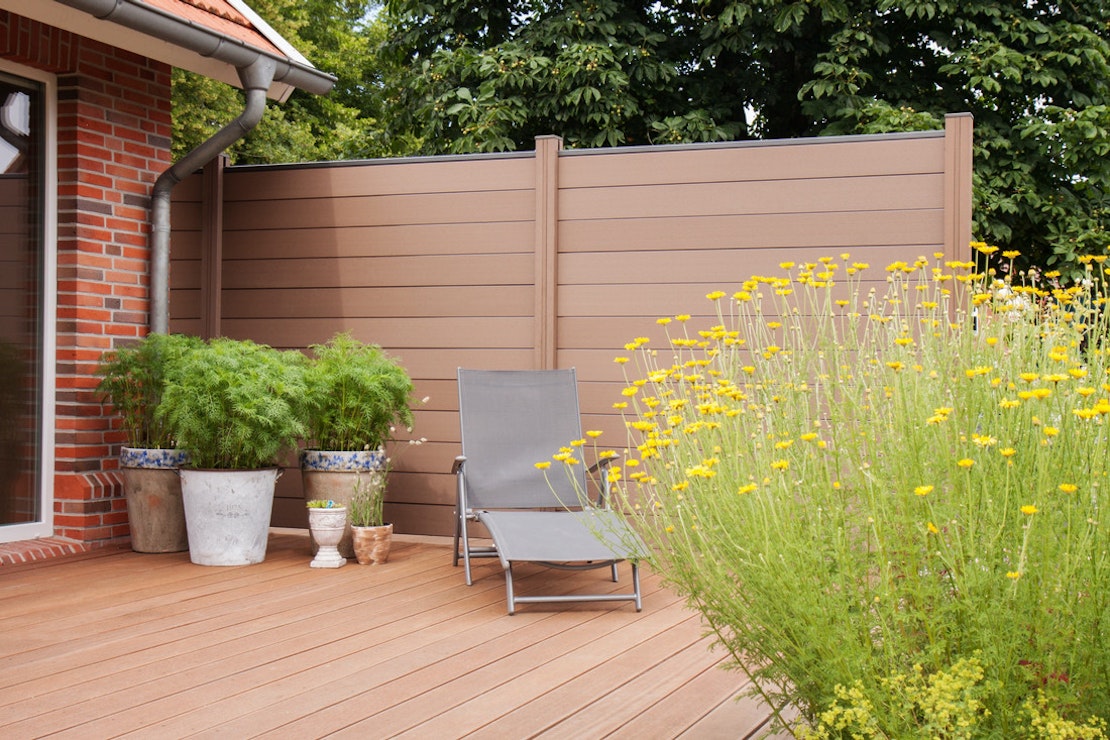 Der GroJa Solid Wind- & Sichtschutzzaun bietet ein einzigartiges Ambiente in Ihrem Garten. 