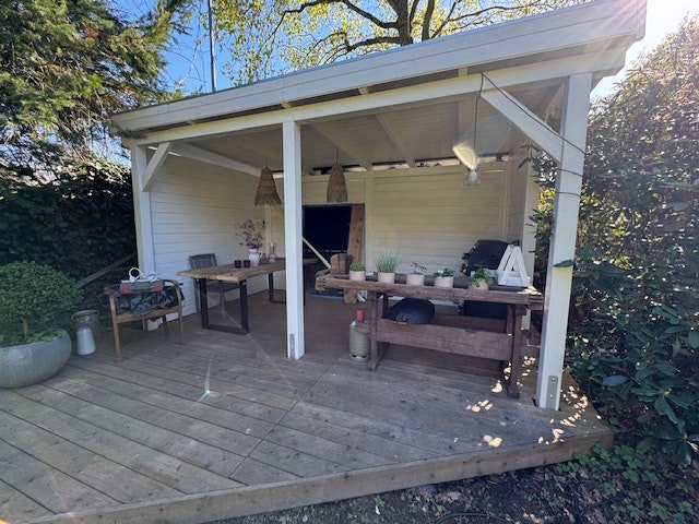 Die Grill & Chill Ecke ist fertig Die Terrasse mit Überdachung ist endlich fertig!