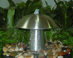 Gardenforma Wasserspiel Mushroom aus Edelstahl inkl. LED Beleuchtung weiß