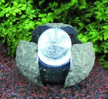 Gardenforma Wasserspielset Brandur - Granit dunkelgrau mit drehender Glaskugel