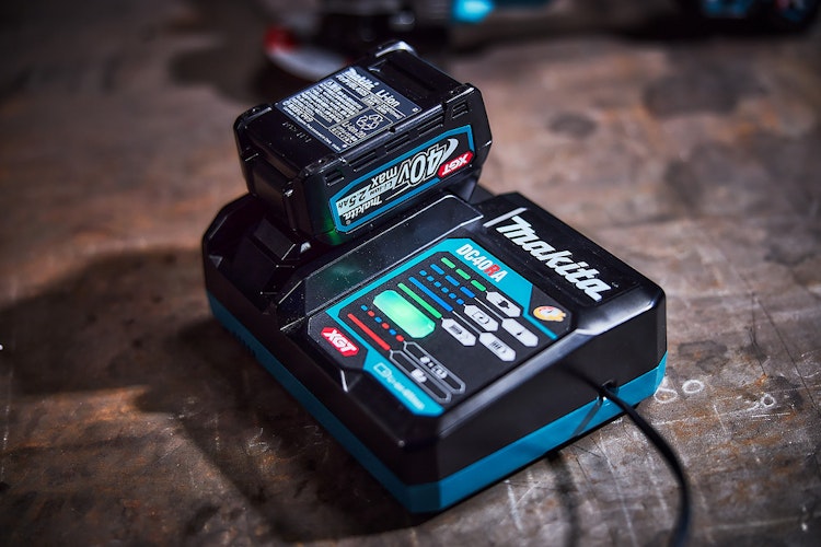 Makita Schnellladegerät DC40RA 191E07-8