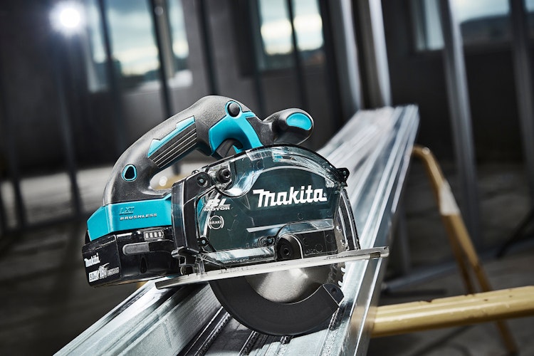 Makita Akku-Metallhandkreissäge DCS553Z
