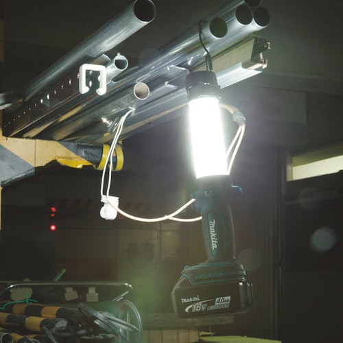 Makita LED-Akku-Werkstattleuchte DEADML806