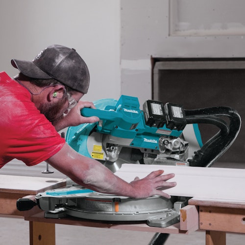 Makita Akku-Kapp- und Gehrungssäge DLS111ZU