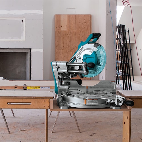 Makita Akku-Kapp- und Gehrungssäge DLS211ZU
