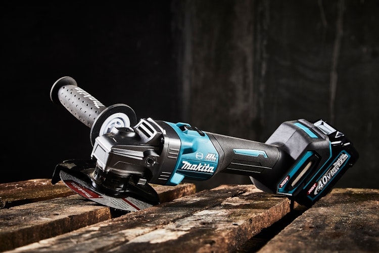 Makita Akku-Winkelschleifer GA005GZ