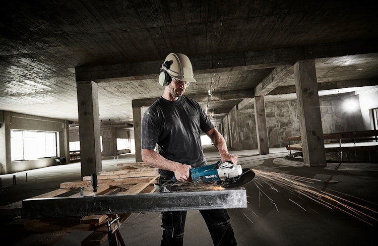 Makita Winkelschleifer GA9020RFK3