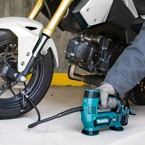 Makita Akku-Kompressor MP100DZ