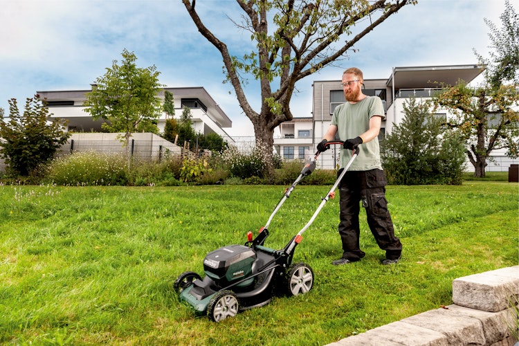 Metabo Akku-Rasenmäher RM 36-18 LTX BL 46 2x 5,2 Ah, Ladegerät ASC 145 Duo