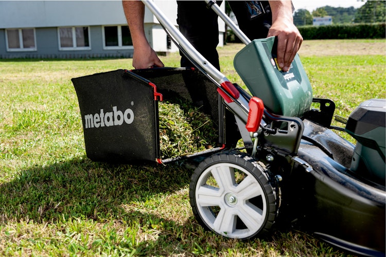 Metabo Akku-Rasenmäher RM 36-18 LTX BL 46 2x 5,2 Ah, Ladegerät ASC 145 Duo