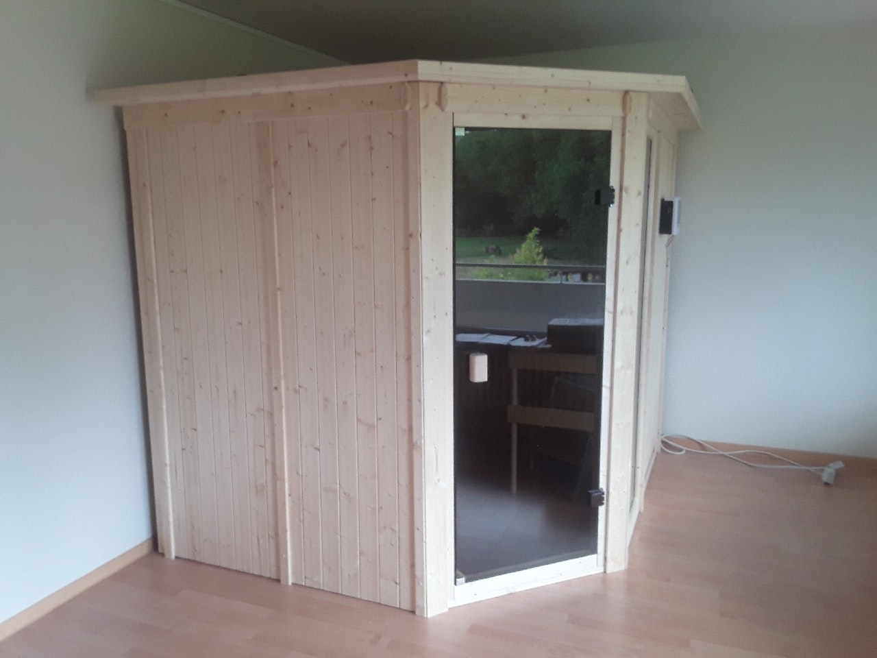 Von einem Kunden aufgenommenes Foto von Karibu Sauna Fiona 3 mit Eckeinstieg 68 mm inkl. 9-teiligem gratis Zubehörpaket