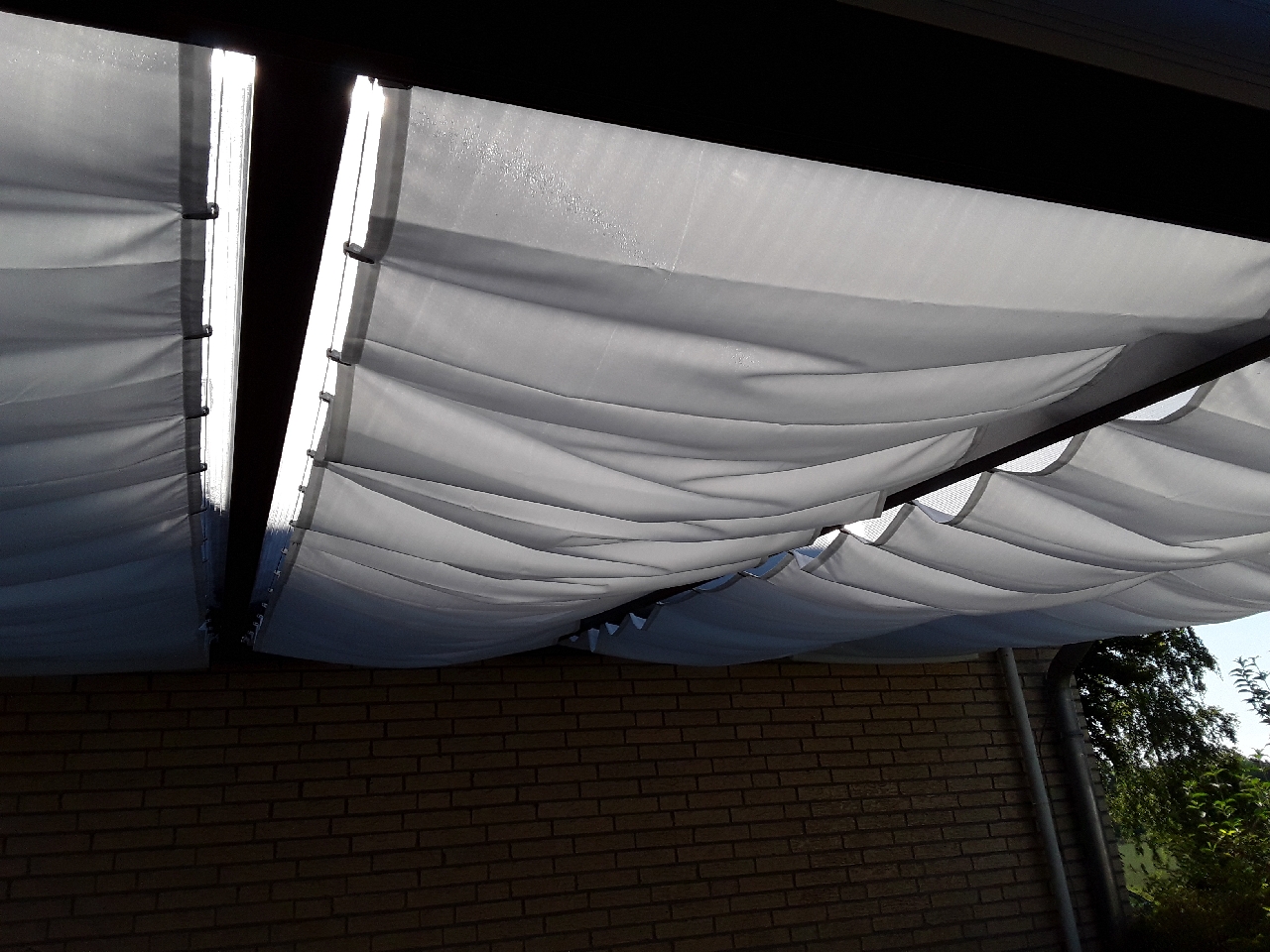 Von einem Kunden aufgenommenes Foto von Skan Holz Aluminium Terrassenüberdachung Garda Breite 434 cm Von einem Kunden aufgenommenes Foto von Skan Holz Aluminium Terrassenüberdachung Garda Breite 434 cm