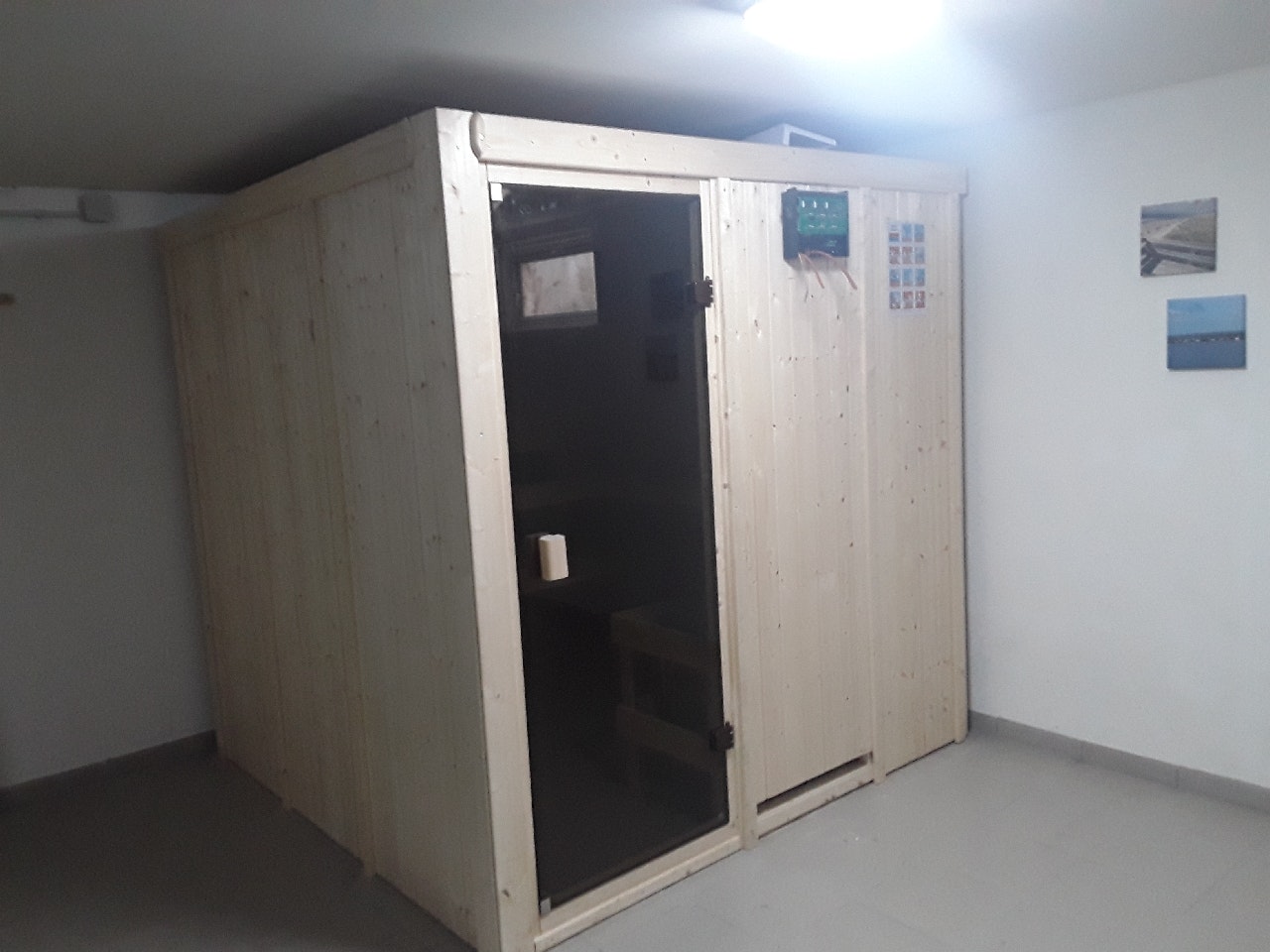 Von einem Kunden aufgenommenes Foto von Karibu Woodfeeling Sauna Oulu - 68 mm Aktionssauna inkl. 9-teiligem gratis Zubehörpaket Von einem Kunden aufgenommenes Foto von Karibu Woodfeeling Sauna Oulu - 68 mm Aktionssauna inkl. 9-teiligem gratis Zubehörpaket