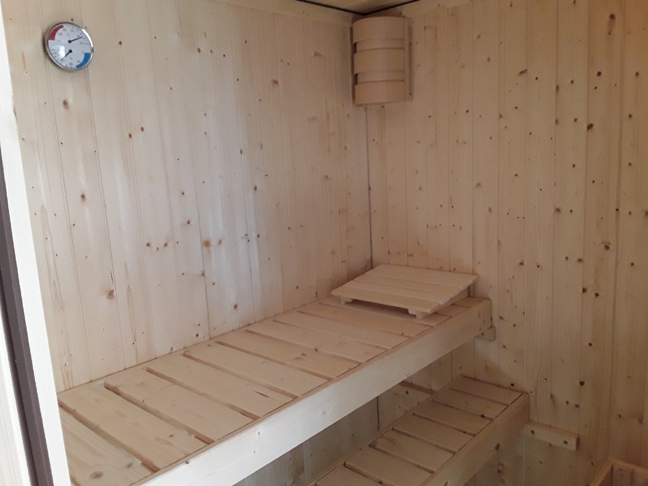Von einem Kunden aufgenommenes Foto von Karibu Woodfeeling Sauna Faurin - 68 mm Aktionssauna inkl. 9-teiligem gratis Zubehörpaket