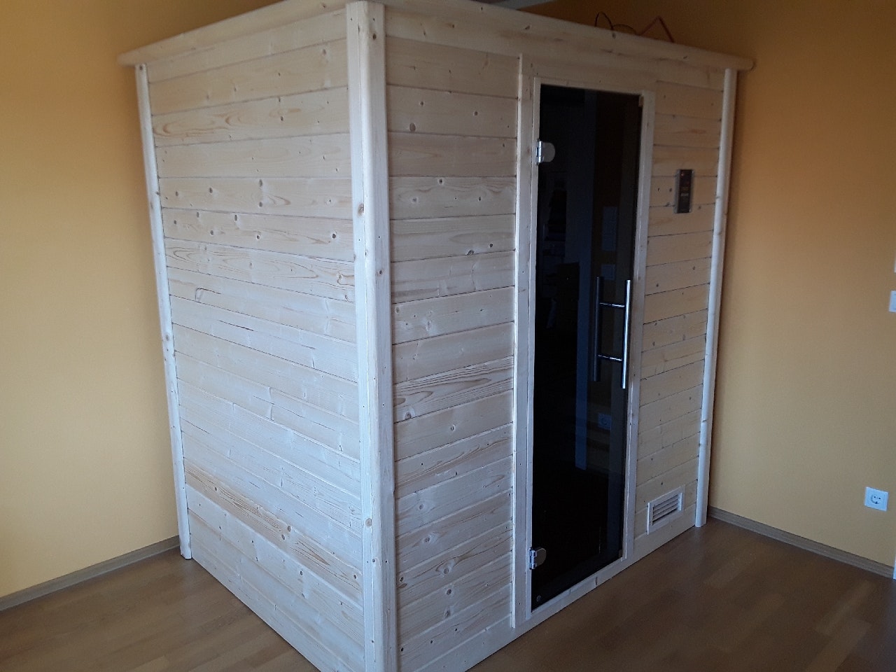 Von einem Kunden aufgenommenes Foto von Weka Premium Massivholzsauna Bergen 1 - 45 mm inkl. gratis Saunadüften & 5-teiligem Premium Zubehörset Von einem Kunden aufgenommenes Foto von Weka Premium Massivholzsauna Bergen 1 - 45 mm inkl. gratis Saunadüften & 5-teiligem Premium Zubehörset