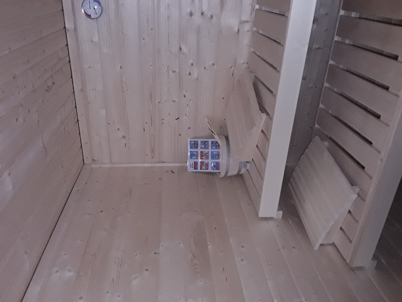 Von einem Kunden aufgenommenes Foto von Karibu Woodfeeling Sauna Anja - 38 mm Massivholz Aktionssauna inkl. 9-teiligem gratis Zubehörpaket Von einem Kunden aufgenommenes Foto von Karibu Woodfeeling Sauna Anja - 38 mm Massivholz Aktionssauna inkl. 9-teiligem gratis Zubehörpaket