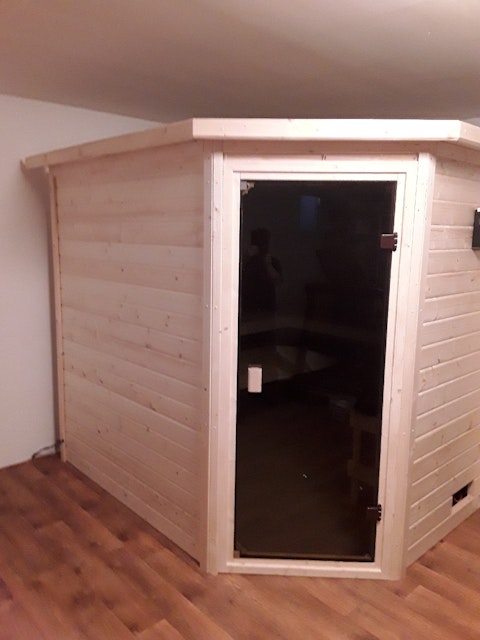 Von einem Kunden aufgenommenes Foto von Karibu Woodfeeling Sauna Leona - 38 mm Massivholz inkl. 9-teiligem gratis Zubehörpaket