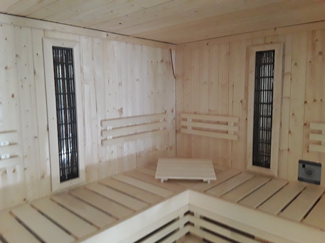 Von einem Kunden aufgenommenes Foto von Karibu Multifunktions-Sauna Ava inkl. Infrarotstrahler mit Eckeinstieg 68 mm inkl. 9-teiligem gratis Zubehörpaket